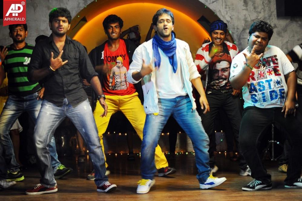 Adhee Lekka New Stills n Walls