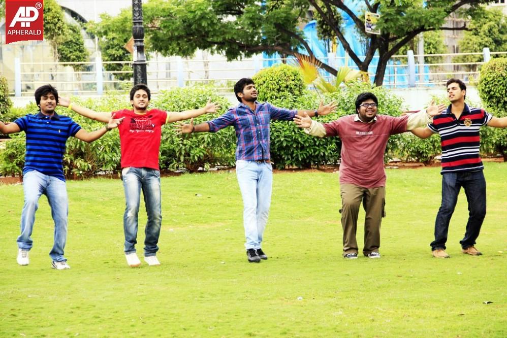 Adhee Lekka New Stills n Walls