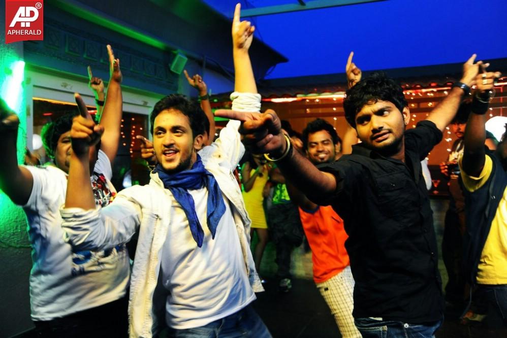 Adhee Lekka New Stills n Walls