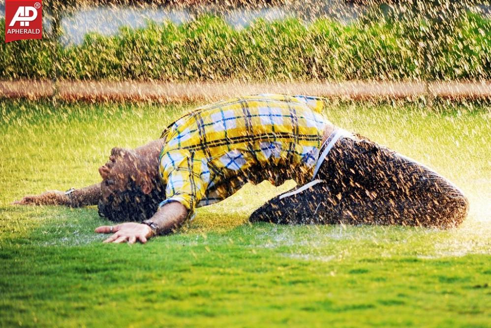 Adhee Lekka New Stills n Walls