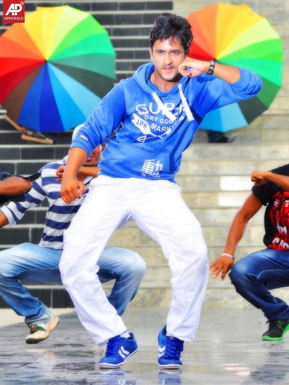 Adhee Lekka New Stills n Walls