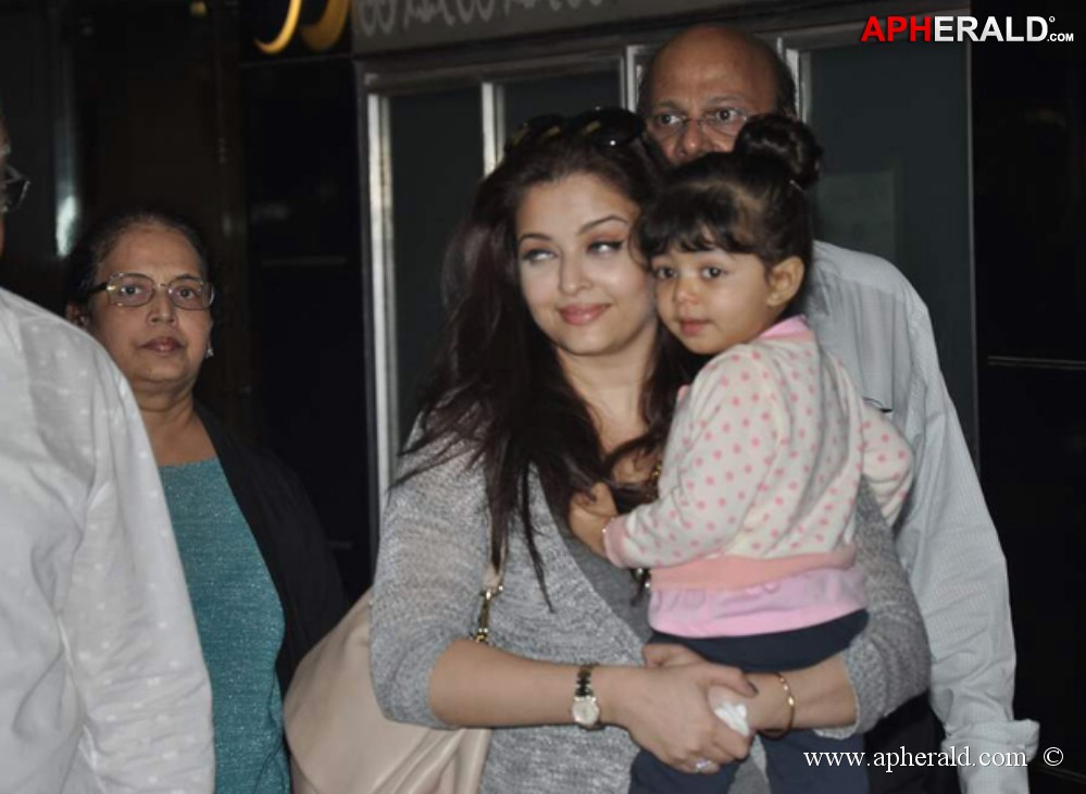 Aishwarya with Aaradhya New Stills