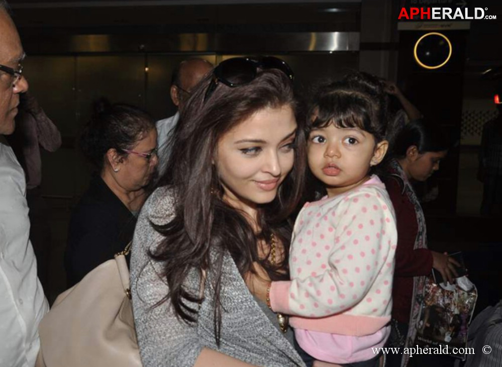 Aishwarya with Aaradhya New Stills