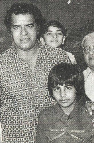 Akshay and Family Unseen Photos