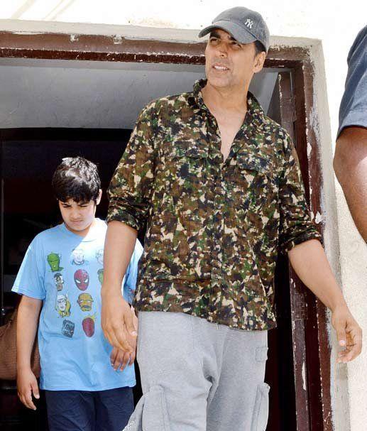 Akshay and Family Unseen Photos