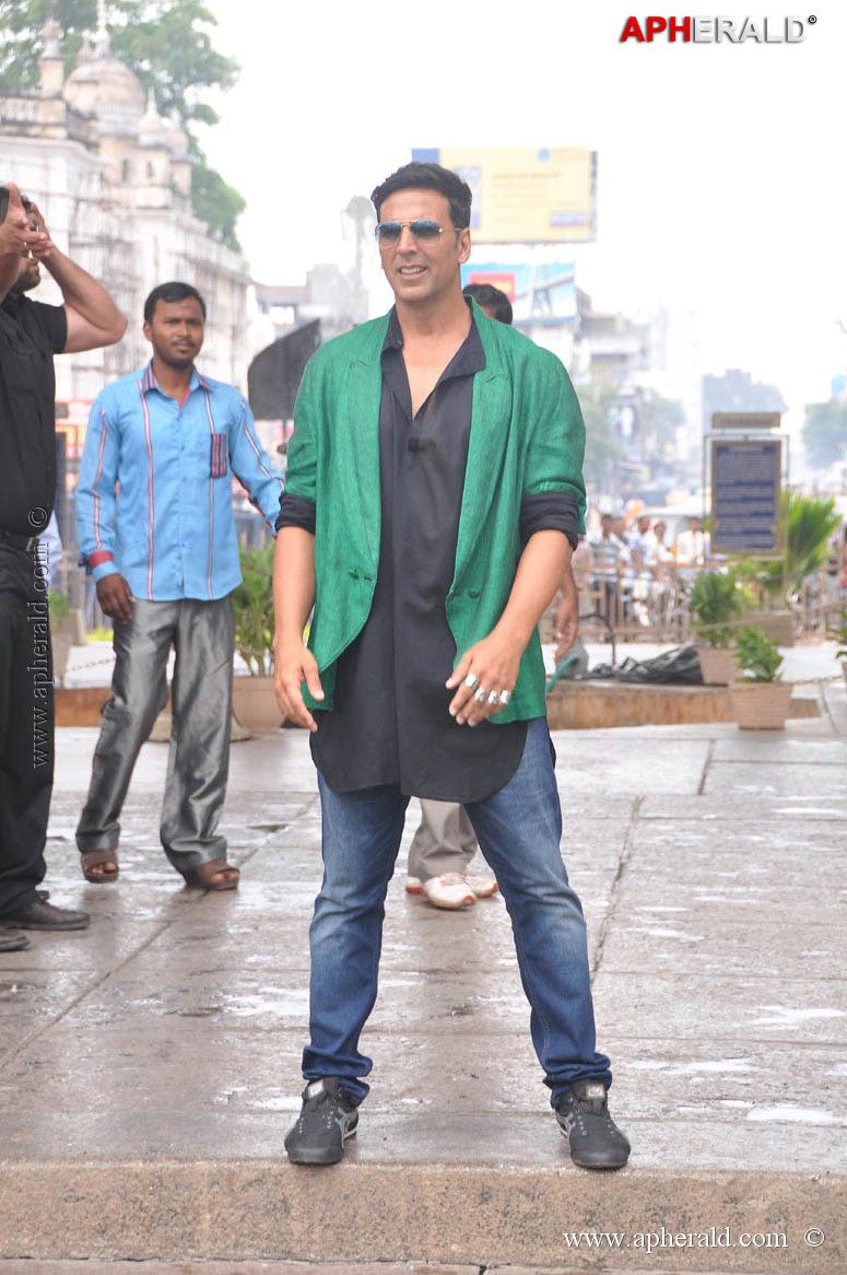 Akshay Kumar at Charminar