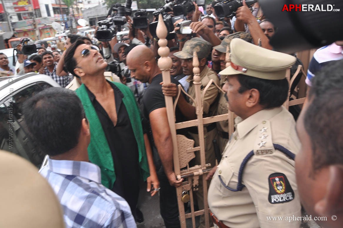 Akshay Kumar at Charminar