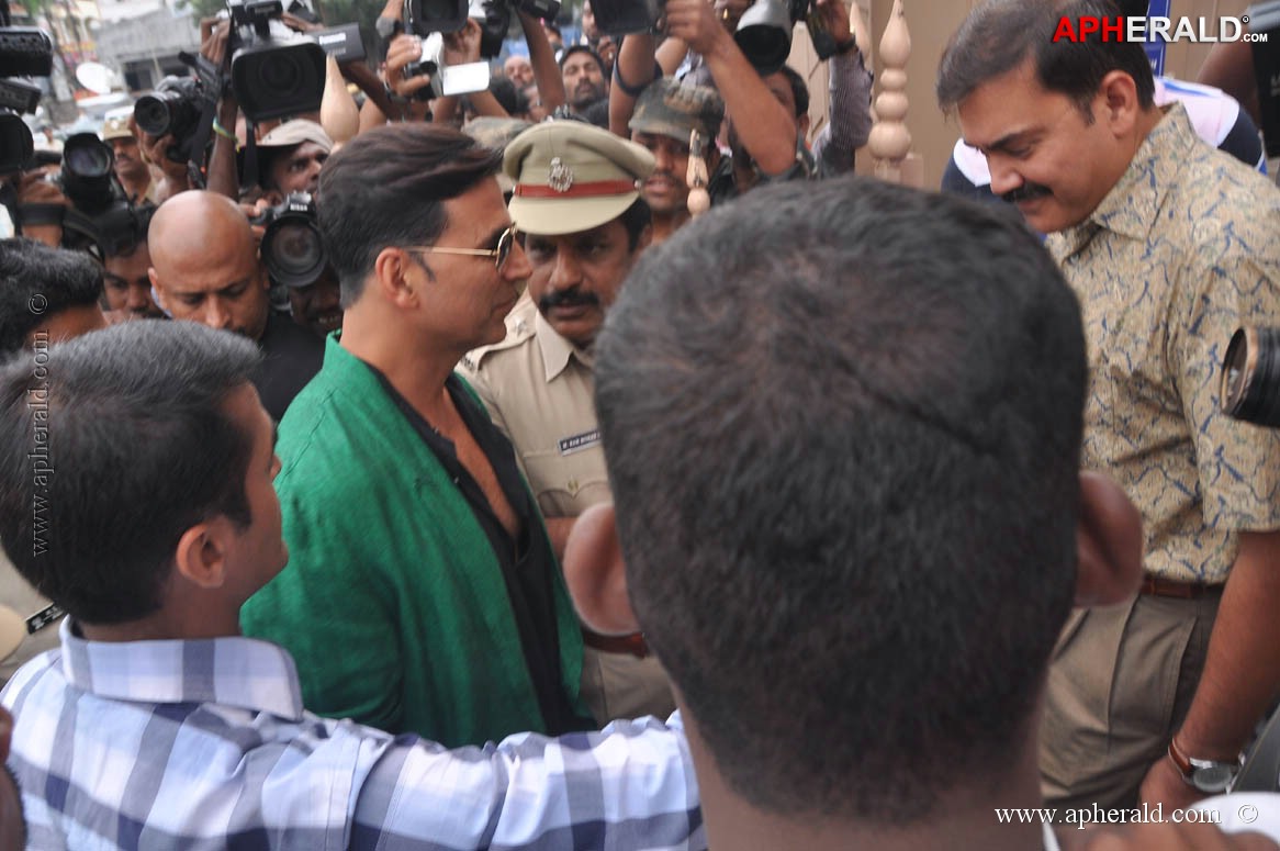 Akshay Kumar at Charminar