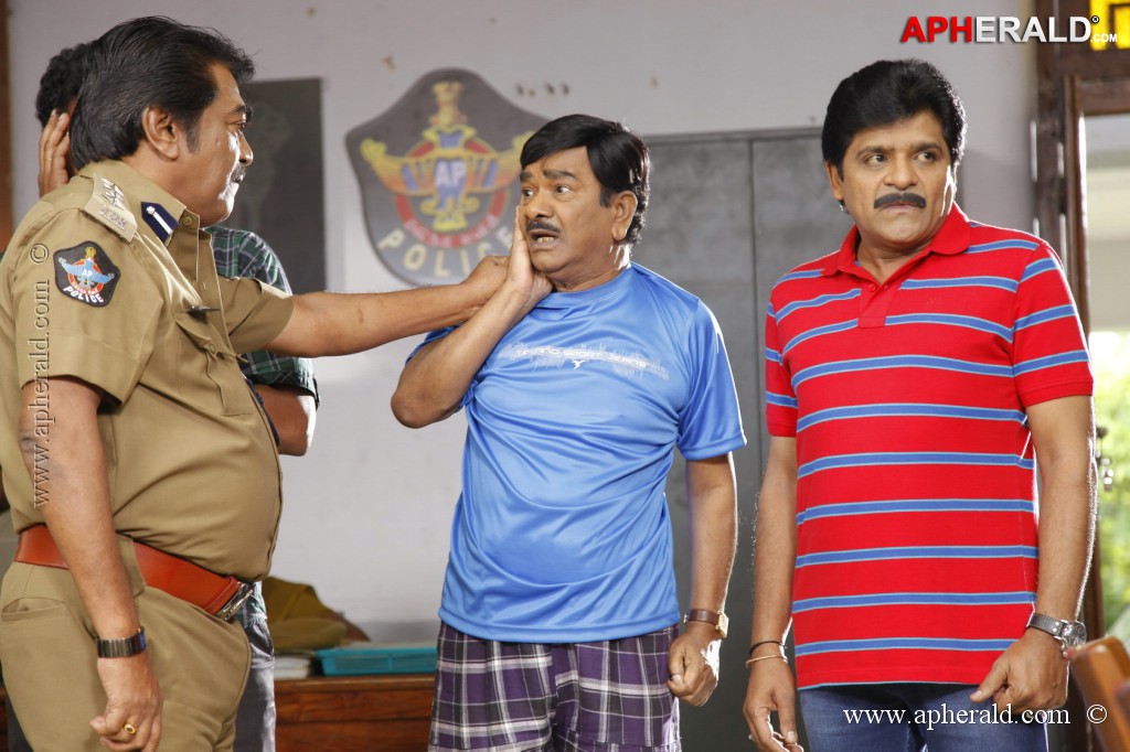 Alibaba Okkade Donga Movie Images