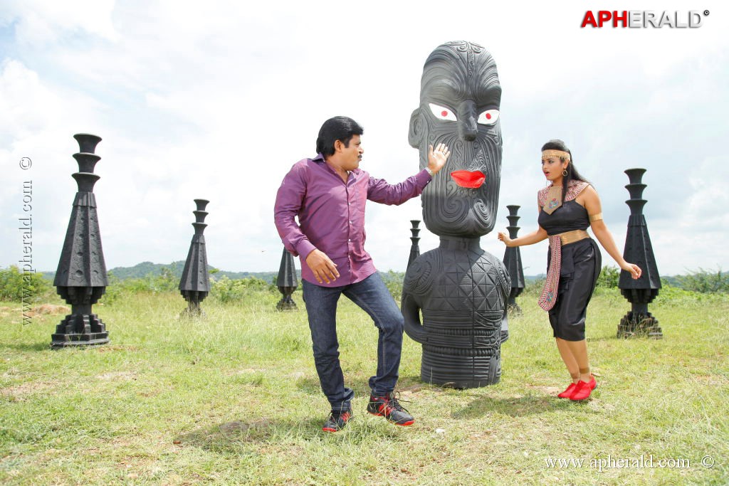 AliBaba Okkade Donga Movie New Stills