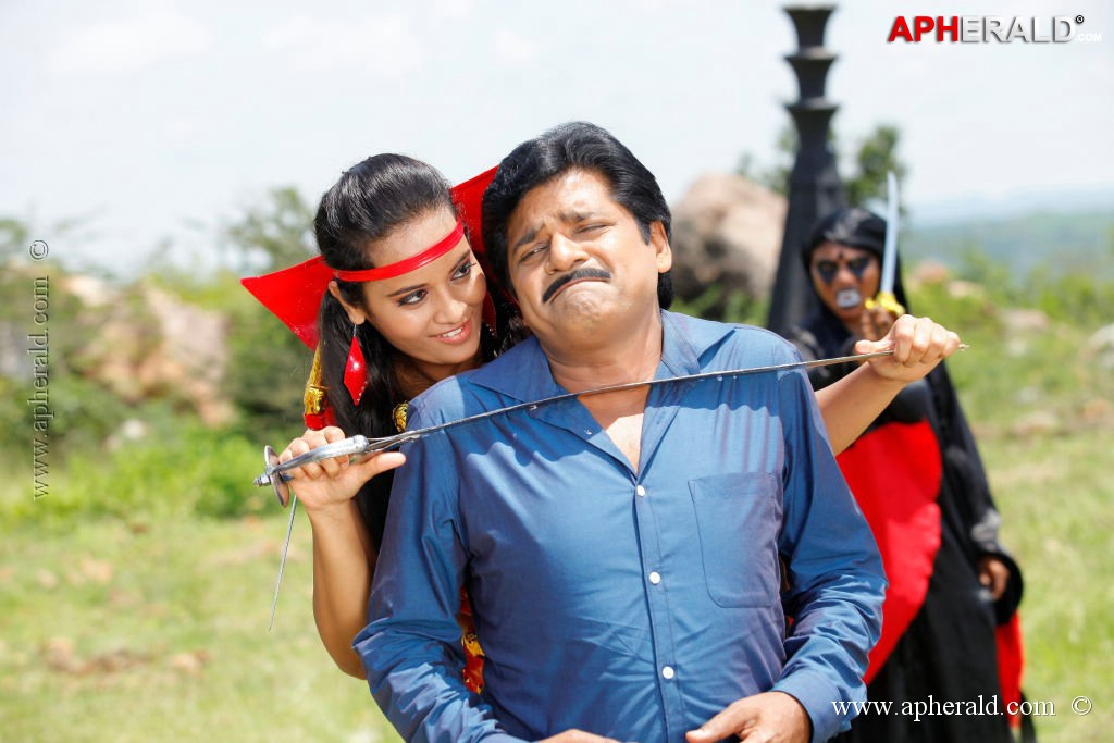 AliBaba Okkade Donga Movie New Stills