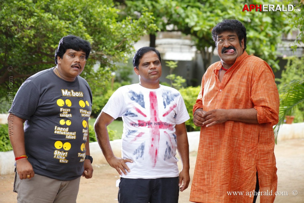 Alibaba Okkade Donga Movie Stills