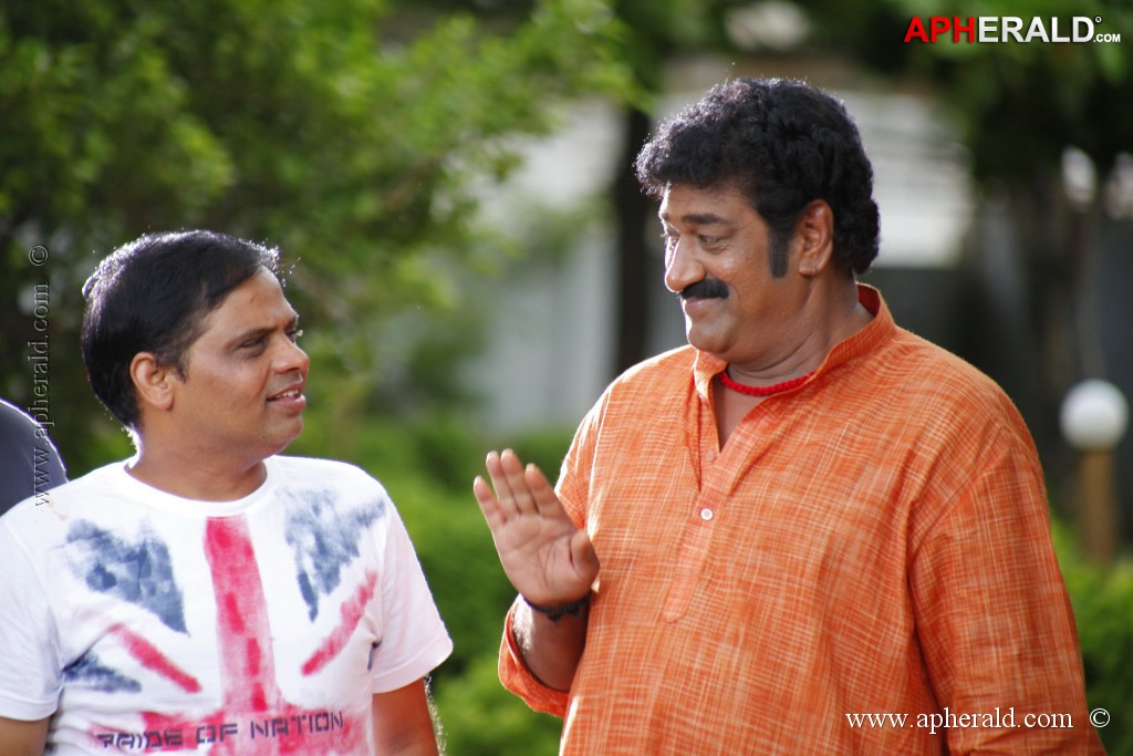 Alibaba Okkade Donga Movie Stills