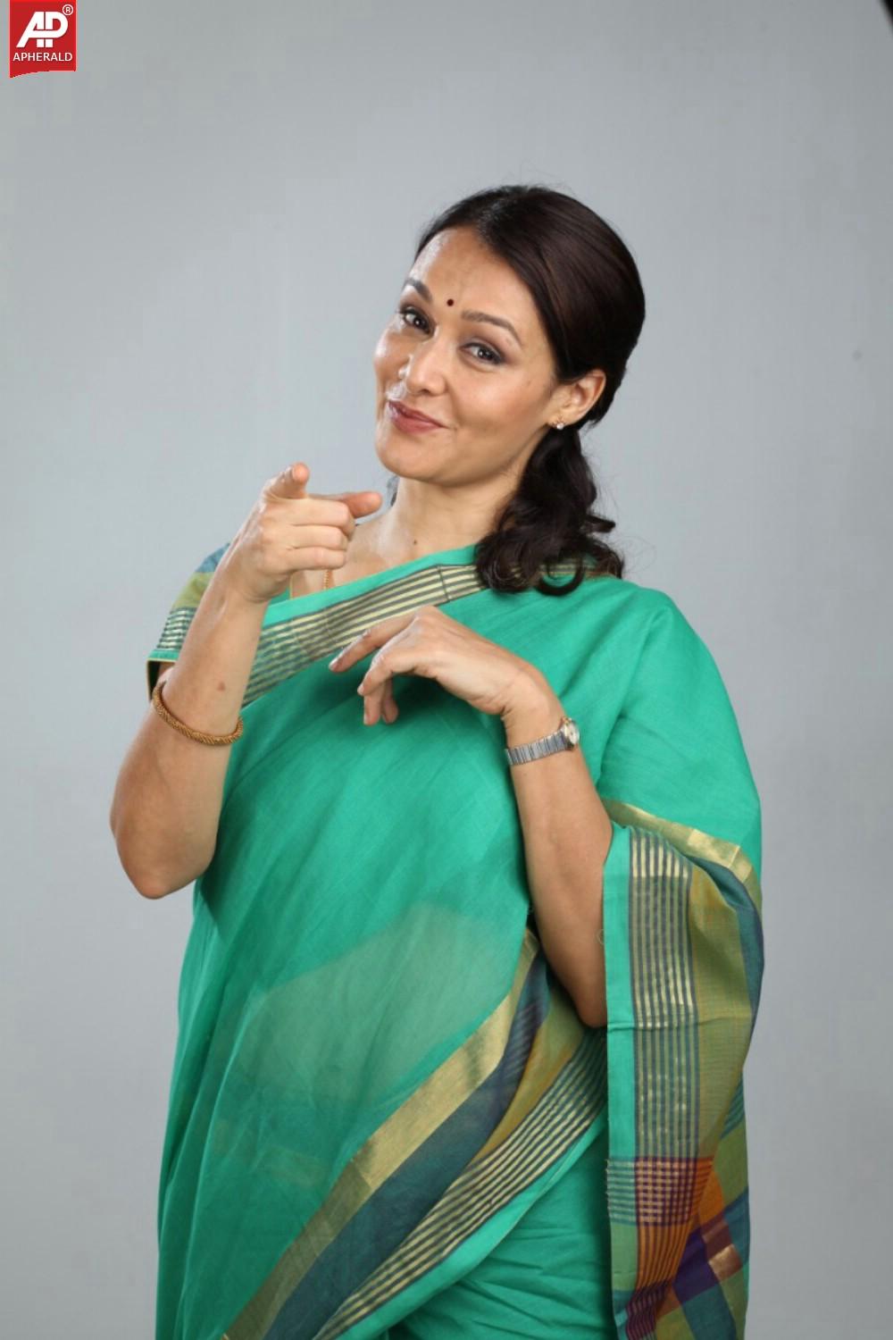 Amala Starring Uyirmei Serial Stills