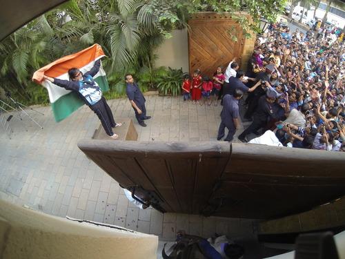 Amitabh Bachchan drapes national flag on India victory against Pakistan