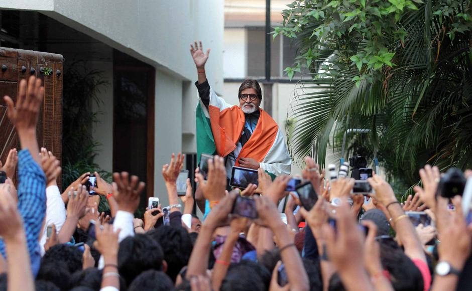 Amitabh Bachchan drapes national flag on India victory against Pakistan