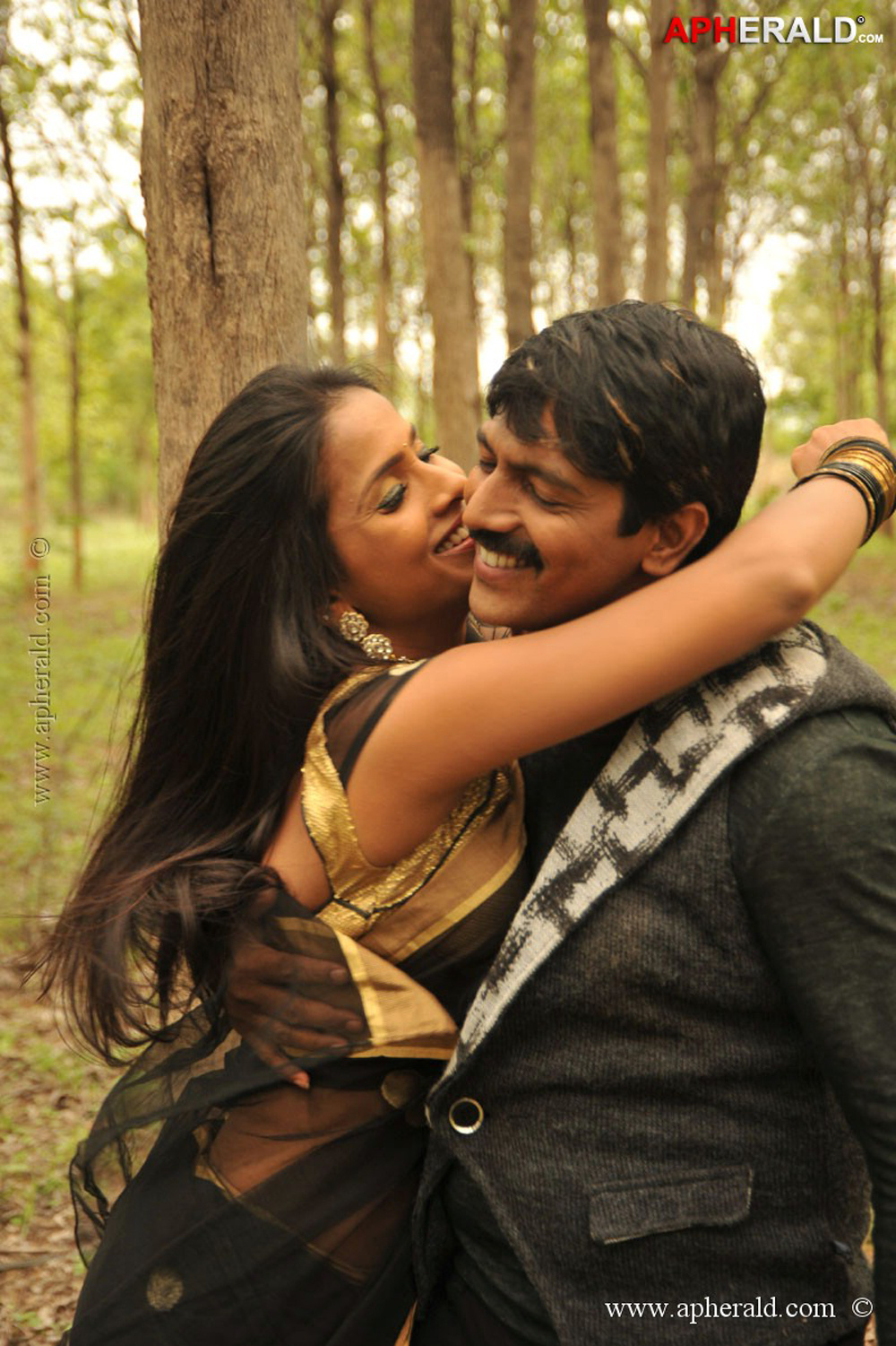 Anaganaga Movie Hot Pics