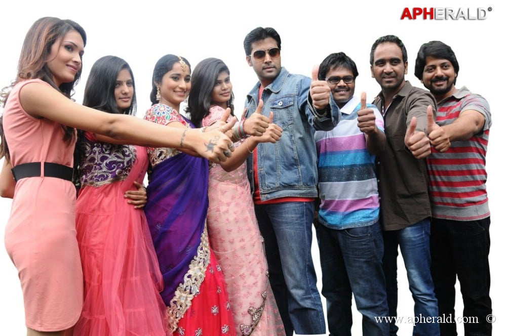 Anandam Malli Modalaindi working stills