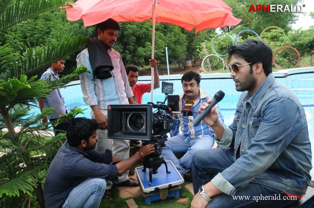 Anandam Malli Modalaindi working stills