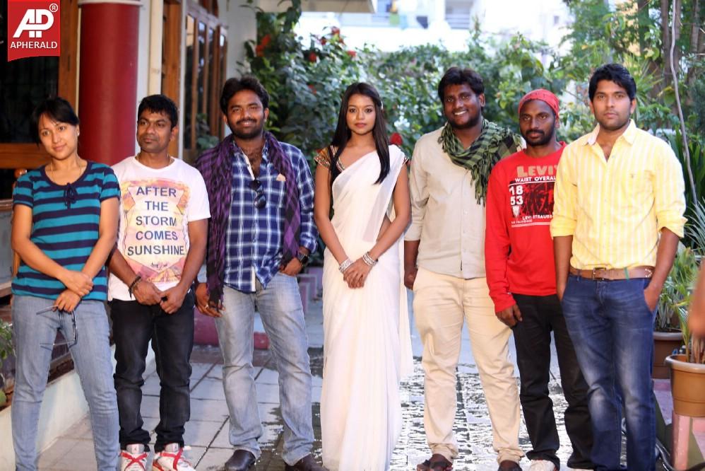 Andhamaina Maaya Movie Posters