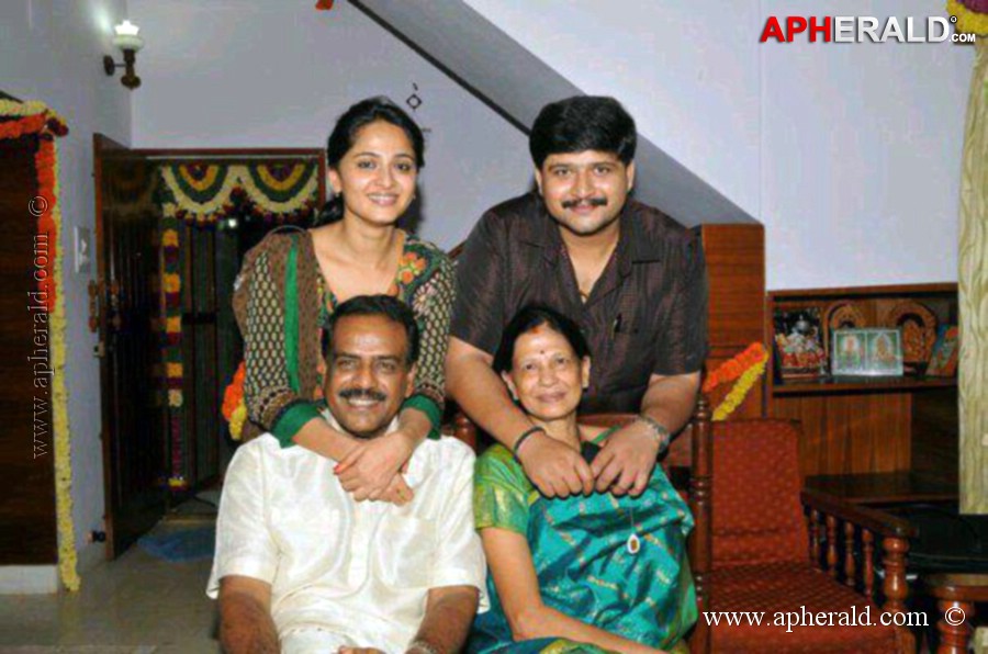 Anushka Shetty Family Photos