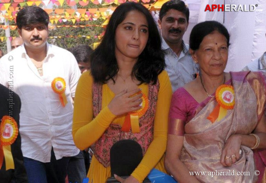 Anushka Shetty Family Photos
