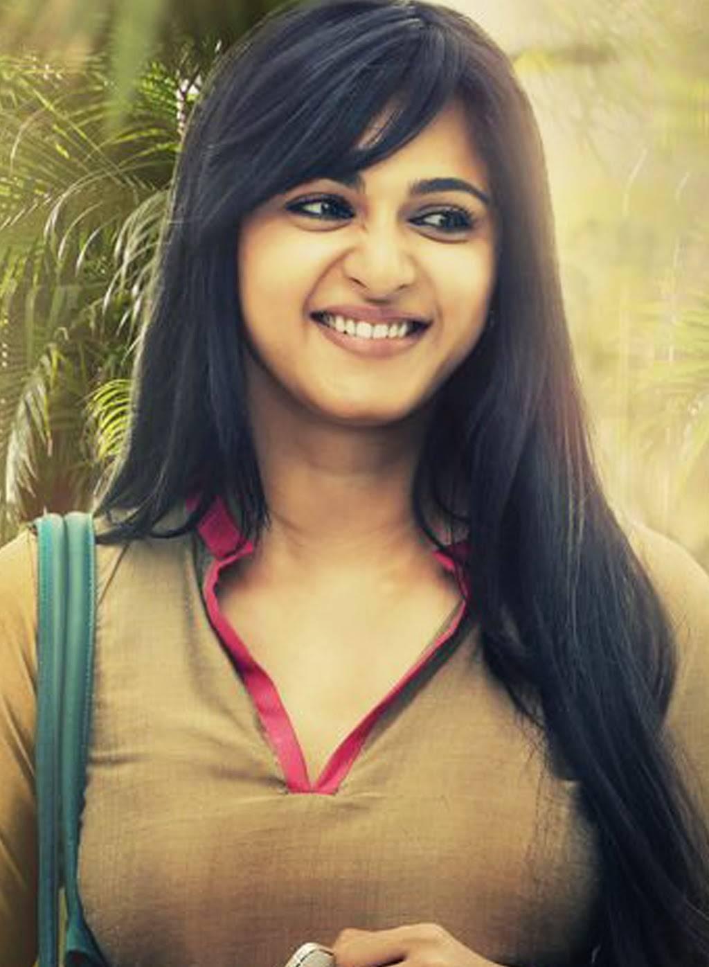 Anushka Stills From Yennai Aridhaal Movie