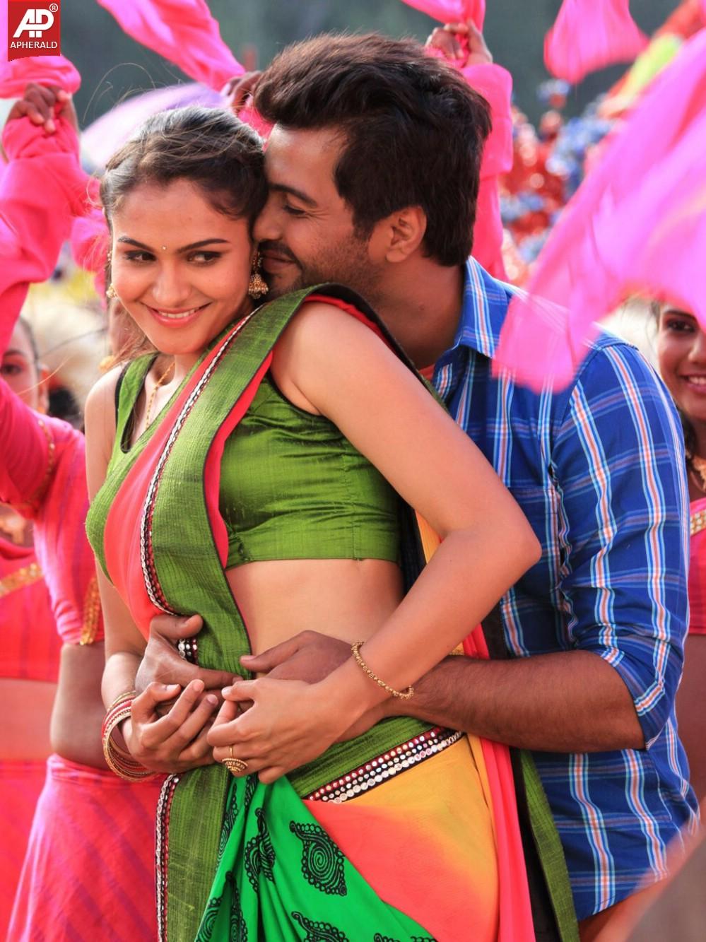 Aranmanai Movie Stills