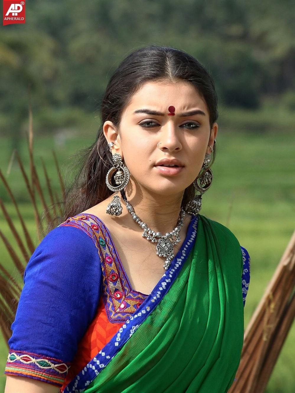 Aranmanai Movie Stills