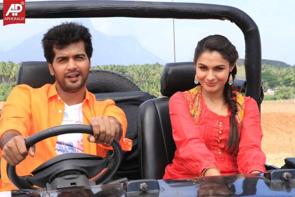 Aranmanai Movie Stills