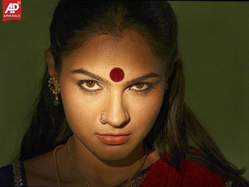 Aranmanai Movie Stills