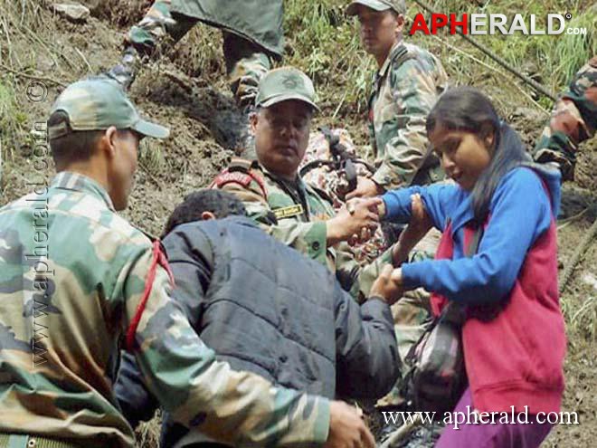 Army Helping for Uttarakhand People