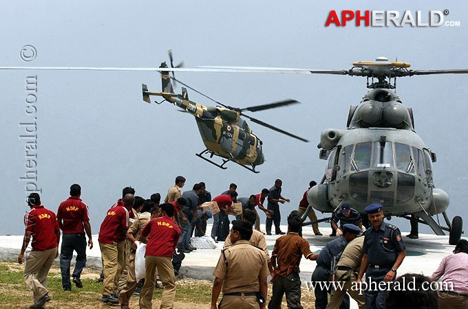 Army Helping for Uttarakhand People