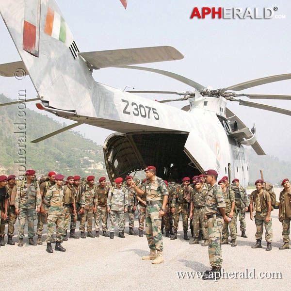 Army Helping for Uttarakhand People