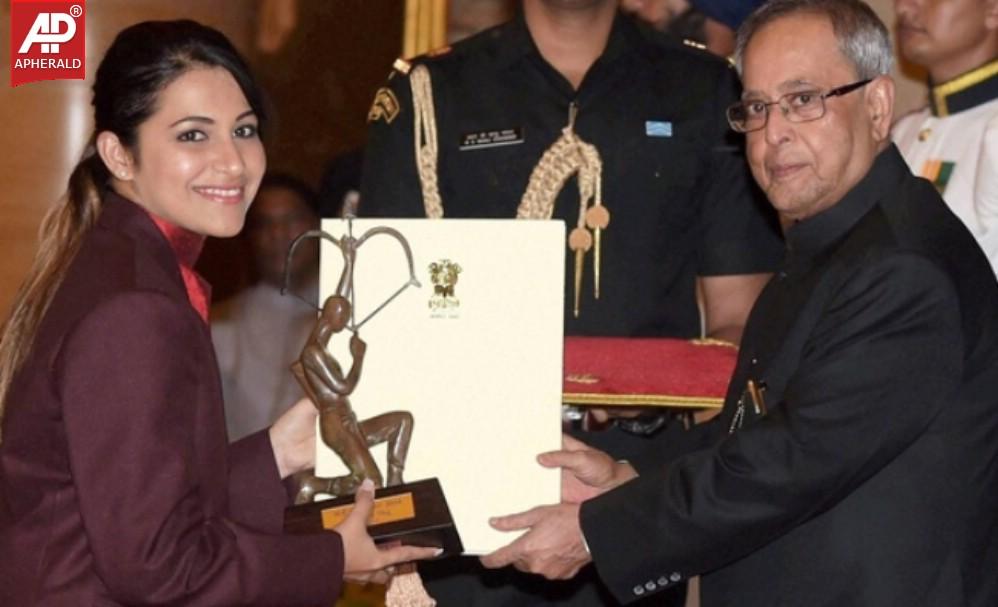 Athletes Honoured With Arjuna Award Pics