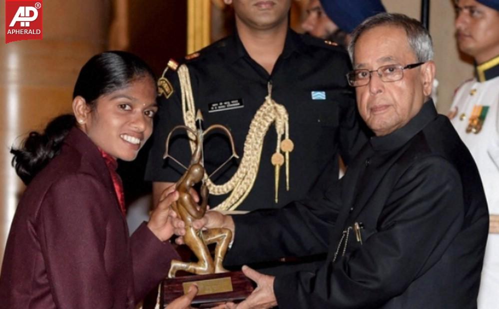 Athletes Honoured With Arjuna Award Pics