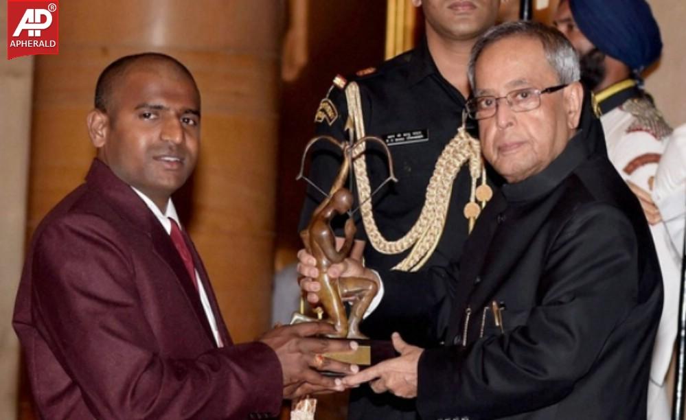 Athletes Honoured With Arjuna Award Pics