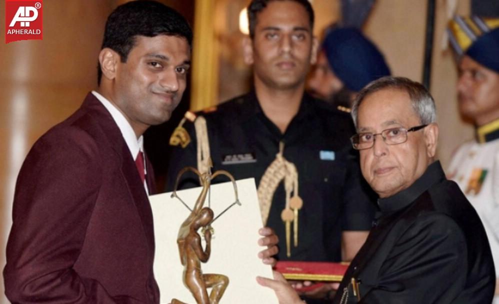 Athletes Honoured With Arjuna Award Pics