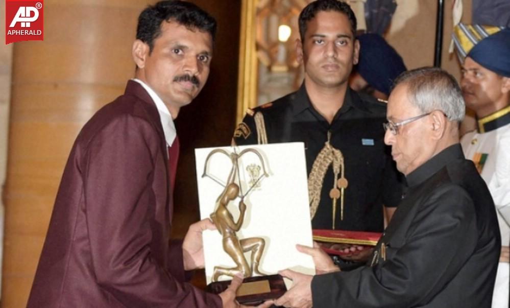 Athletes Honoured With Arjuna Award Pics