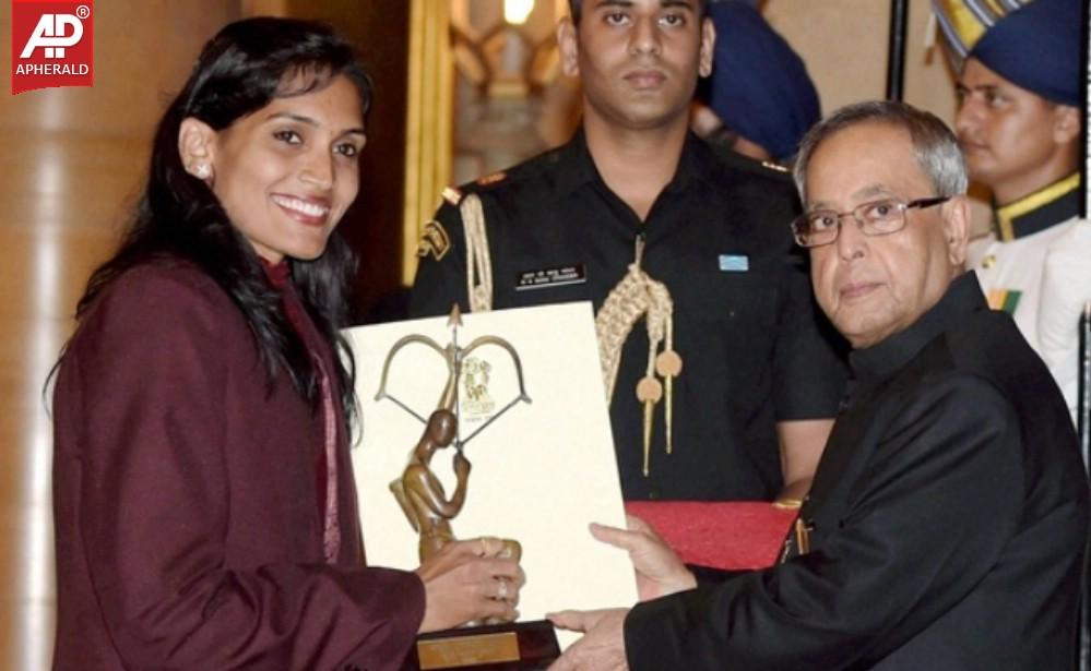 Athletes Honoured With Arjuna Award Pics