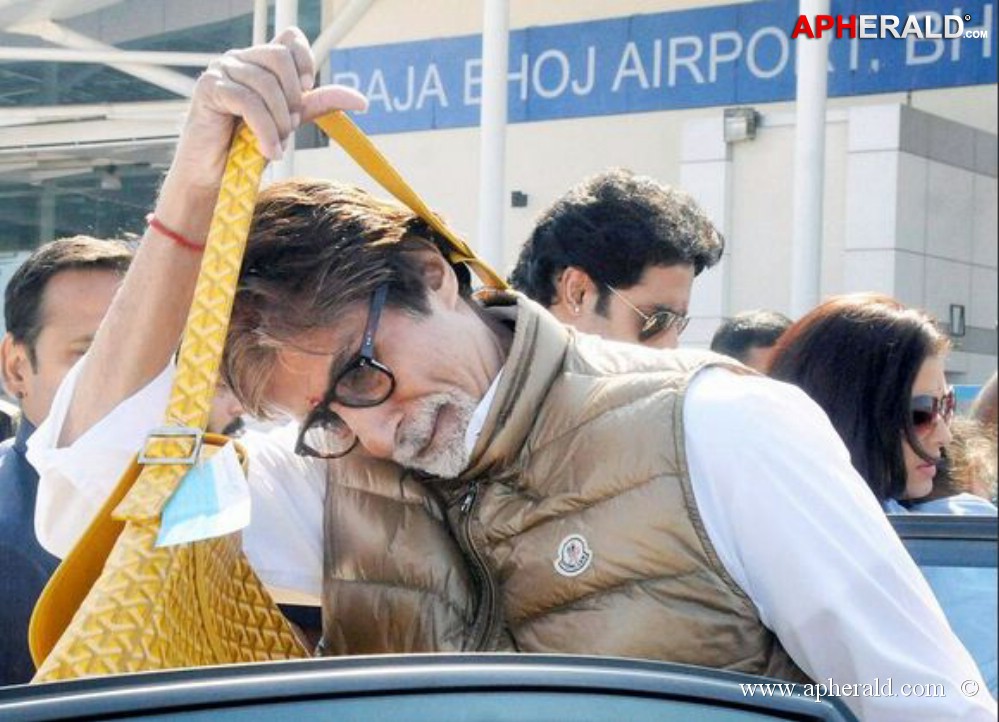 Bachchans At Bhopal Airport