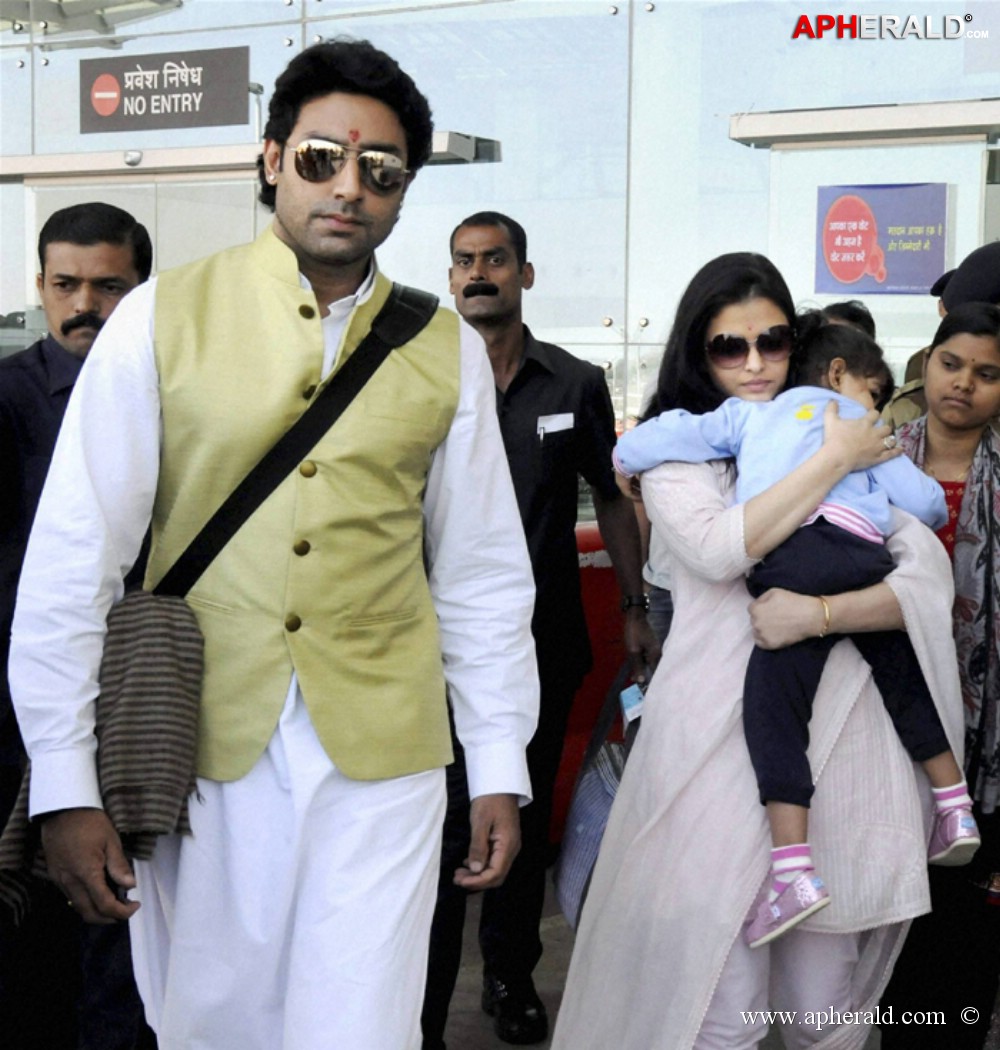 Bachchans At Bhopal Airport
