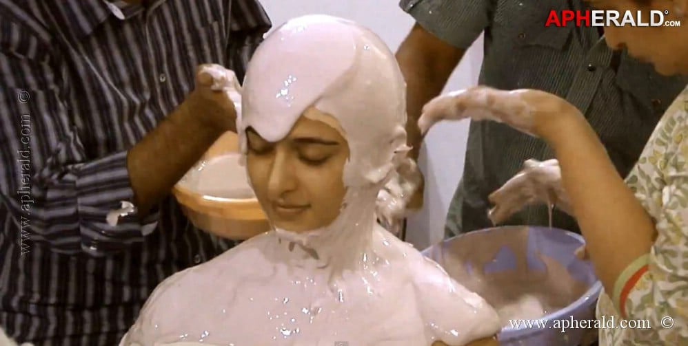Bahubali Anushka 1st Look n Making Photos