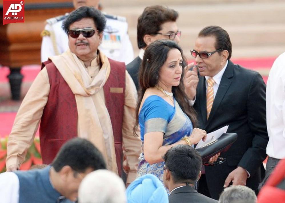 Bolly Celebs At Modi Swearing Ceremony