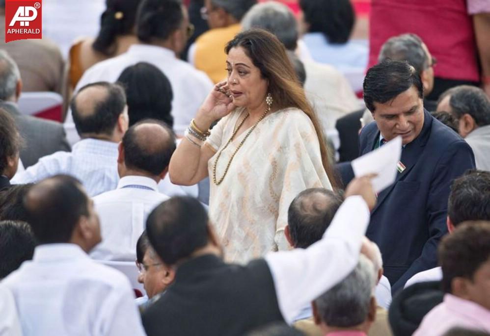 Bolly Celebs At Modi Swearing Ceremony