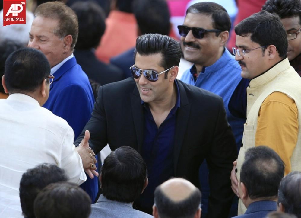 Bolly Celebs At Modi Swearing Ceremony