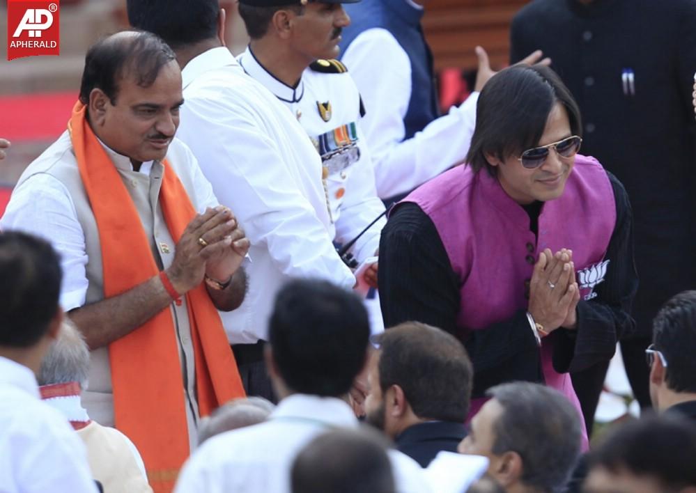 Bolly Celebs At Modi Swearing Ceremony