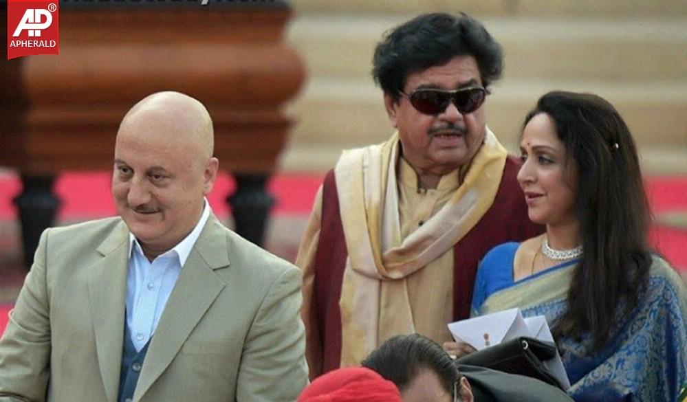 Bolly Celebs At Modi Swearing Ceremony