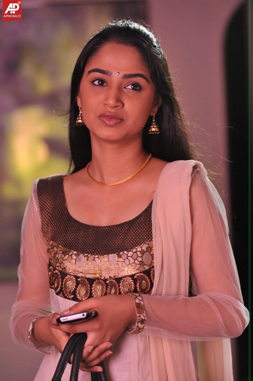 Boy Meets Girl Tholiprema Katha Photos