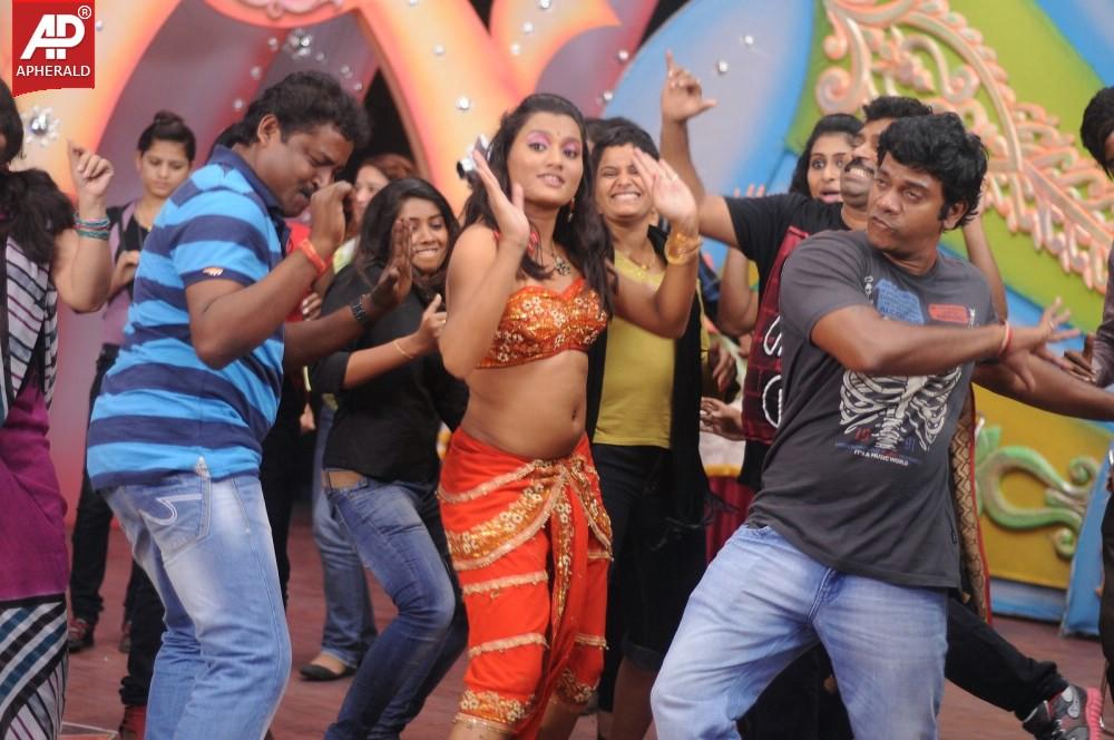 Choosinodiki Choosinantha Movie Latest Stills